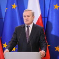 Warszawa, 11.03.2020. Minister kultury i dziedzictwa narodowego Piotr Gliński podczas konferencji prasowej w KPRM w Warszawie, 11 bm. dot. omówienia bieżącej sytuacji, związanej z zagrożeniem 